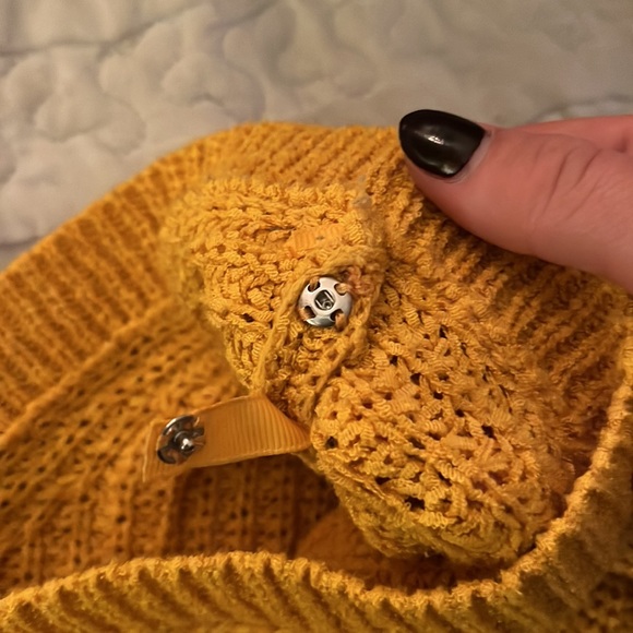 Zara Mustard Yellow v-neck sweater - Picture 5 of 8